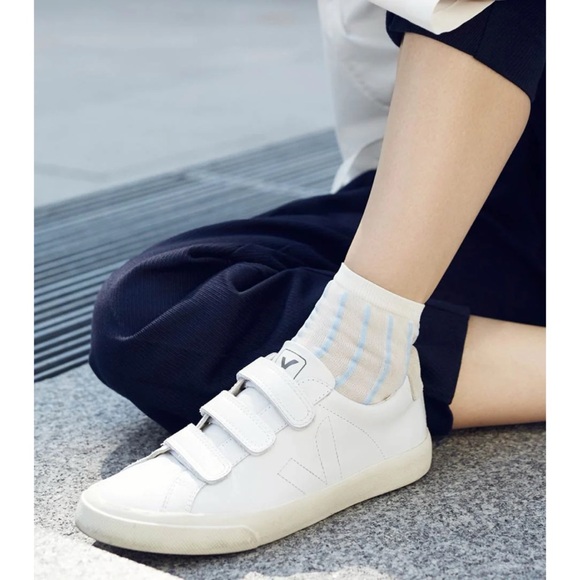 Veja White and Cream Women's Sneakers - Picture 5 of 11